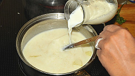 Krémová polévka s řapíkatým celerem