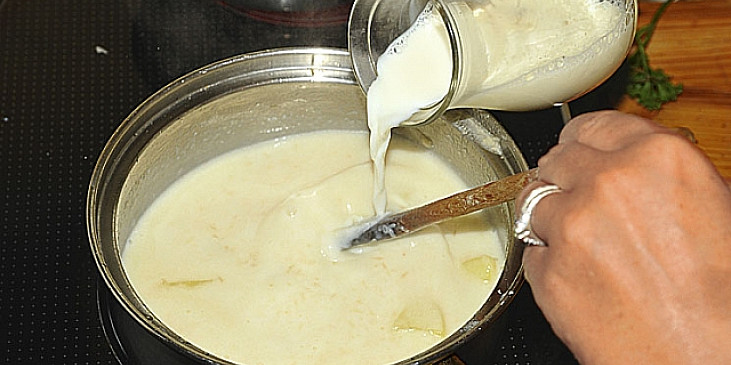 Krémová polévka s řapíkatým celerem