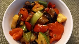 Restovaná zelenina jako ratatouille po našem