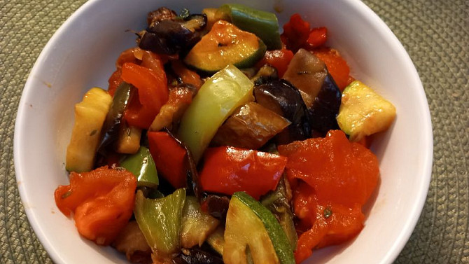 Restovaná zelenina jako ratatouille po našem