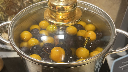Mirabelkový sirup, Mirabelky v hrnci