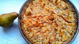 Hruškový koláč s tvarohem a drobenkou