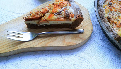 Hruškový koláč s tvarohem a drobenkou