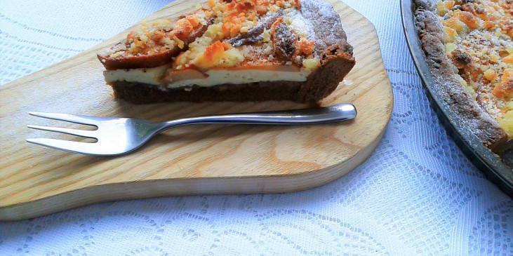 Hruškový koláč s tvarohem a drobenkou