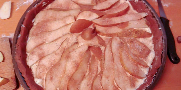Hruškový koláč s tvarohem a drobenkou
