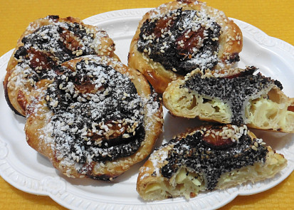 Koláčky z listového těsta s dvěma náplněmi