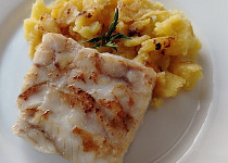 Rybí filé na másle a česneku