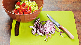 Salát s tuňákem a řapíkatým celerem