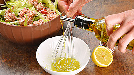 Salát s tuňákem a řapíkatým celerem