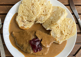 Svíčková hovězí z trouby podle rodinného receptu (Výborná omáčka - slova dětí)