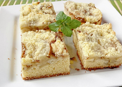 Drobenkový hruškový koláč