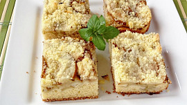 Drobenkový hruškový koláč