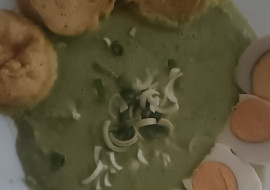 Hrášková omáčka s vajíčkem a paloučkovým knedlíkem ( pro diabetiky)
