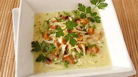 Polévka z pečeného česneku