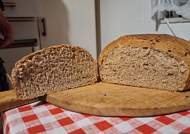 Špaldový chléb rychlý, bez hnětení, v troubě