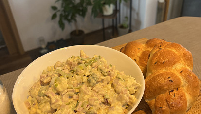 Hermelínový salát se šunkou