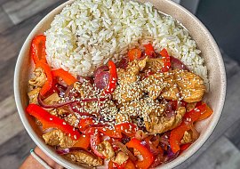 Kuřecí stir-fry s rýží