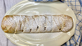 Jablkový závin z tvarohového těsta