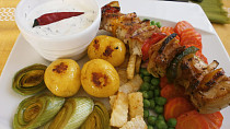 Grilované rybí souvlaki