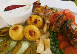 Grilované rybí souvlaki