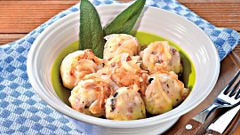 Knedlíky se slaninou a houbami