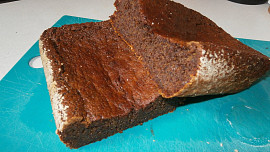 Makový chlebíček se švestkami