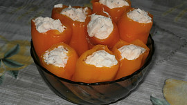 Pečené papriky plněné kozím sýrem