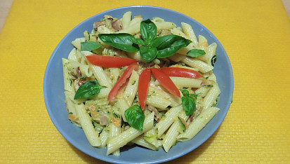 Penne se zeleninou a slaninou