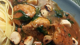 Rychlé krůtí prsní kousky s česnekovou omáčkou