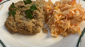 Salát z kysaného zelí, plný vitamínů