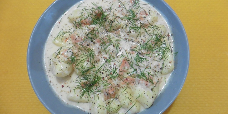 Bramborové gnocchi s lososem a smetanovou omáčkou