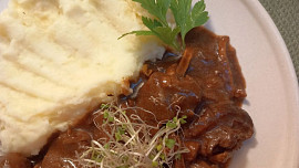 Srnčí na víně s liškami