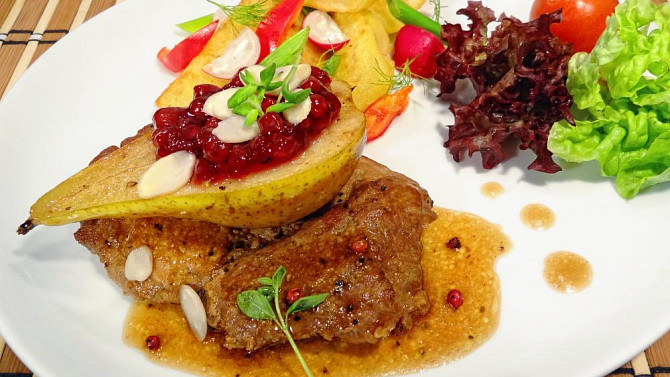 Vepřový steak s hruškou