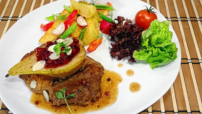 Vepřový steak s hruškou