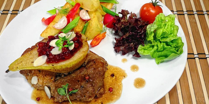 Vepřový steak s hruškou
