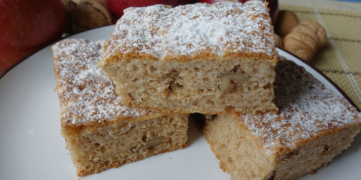 Babiččin hrníčkový jablečný koláč