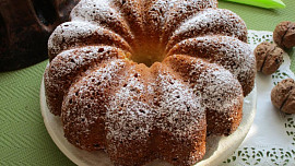 Bábovka s ořechy a čokoládou