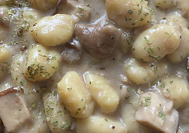 Gnocchi s čerstvými houbami a smetanou