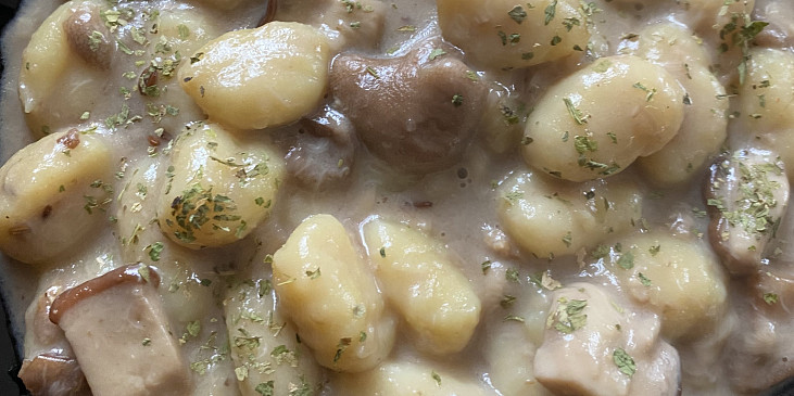 Gnocchi s čerstvými houbami a smetanou