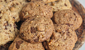 Domácí cookies sušenky s čokoládou a ořechy