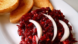 Pomazánka z červené řepy na způsob tataráku