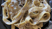 Tagliatelle s čerstvými houbami a smetanou