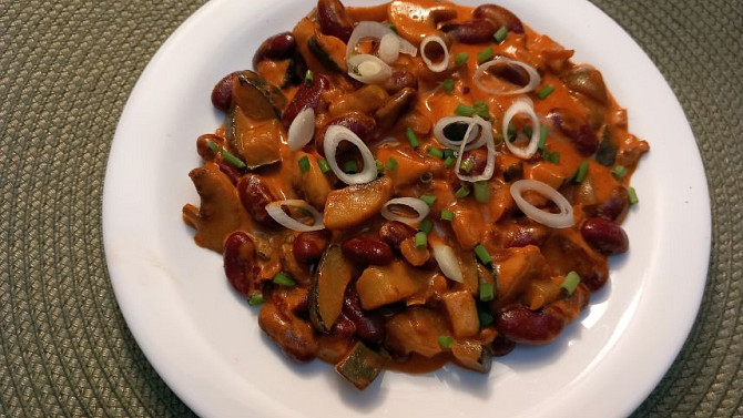 Fazolový stroganoff se žampiony a cuketou