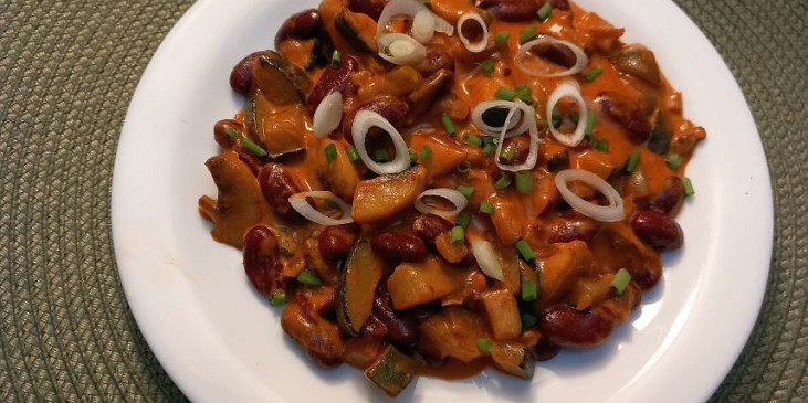 Fazolový stroganoff se žampiony a cuketou