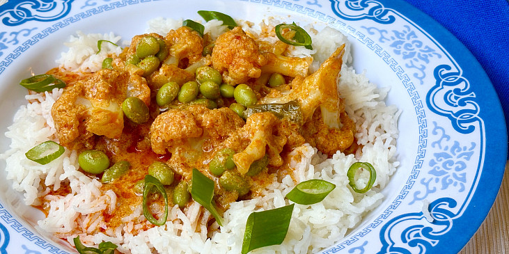 Květákové kari s fazolkami edamame