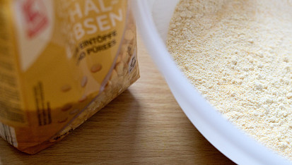 Pohankové placičky, Hrachová mouka z půleného suchého hrachu