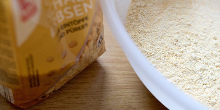 Pohankové placičky (Hrachová mouka z půleného suchého hrachu)