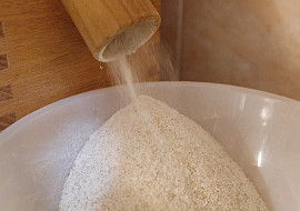 Pohankové placičky (Mletí pohankové mouky)