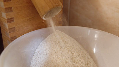 Pohankové placičky, Mletí pohankové mouky