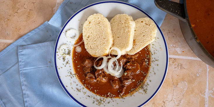 Hospodský guláš podle ČSN